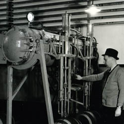 Filling First Keg Beer, ['1932']