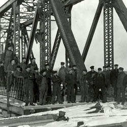 Construction of the Canadian Northern <br />Railway Bridge at Prince Albert, ['1908-1909']