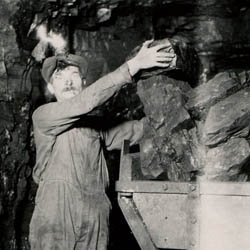 Loading Coal, ['ca. 1910s']